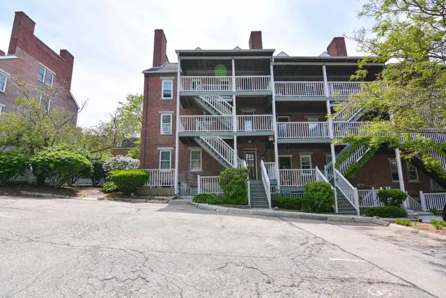 $360,000 | 125 West Merrimack Street, Unit 2, Manchester, NH 03101