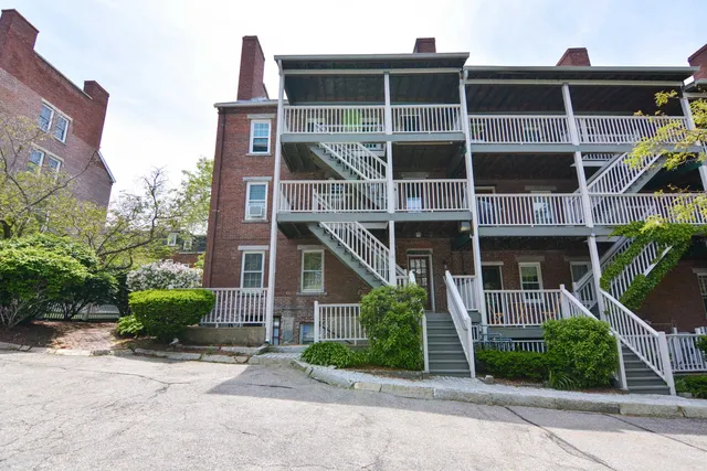 $360,000 | 125 West Merrimack Street, Unit 2, Manchester, NH 03101