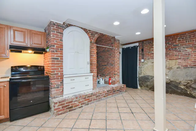 $360,000 | 125 West Merrimack Street, Unit 2, Manchester, NH 03101