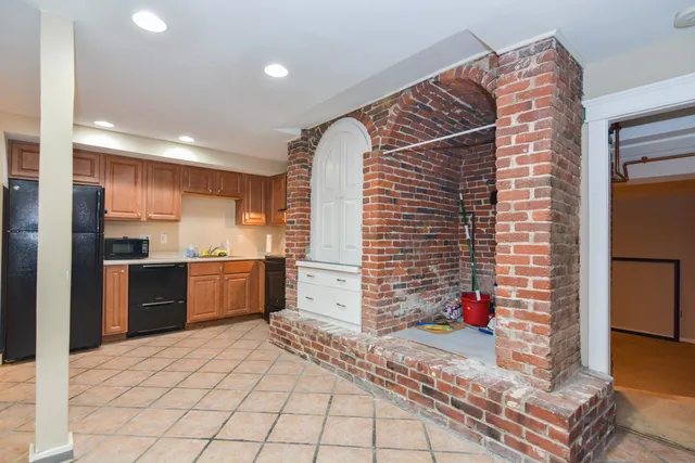 $360,000 | 125 West Merrimack Street, Unit 2, Manchester, NH 03101