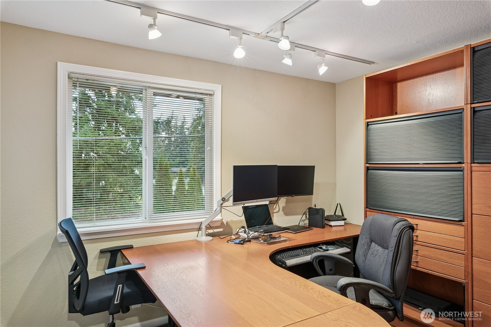 2830 196th Street Southeast Bothell, WA 98012 - Photo 16 of 18 a workspace with a window