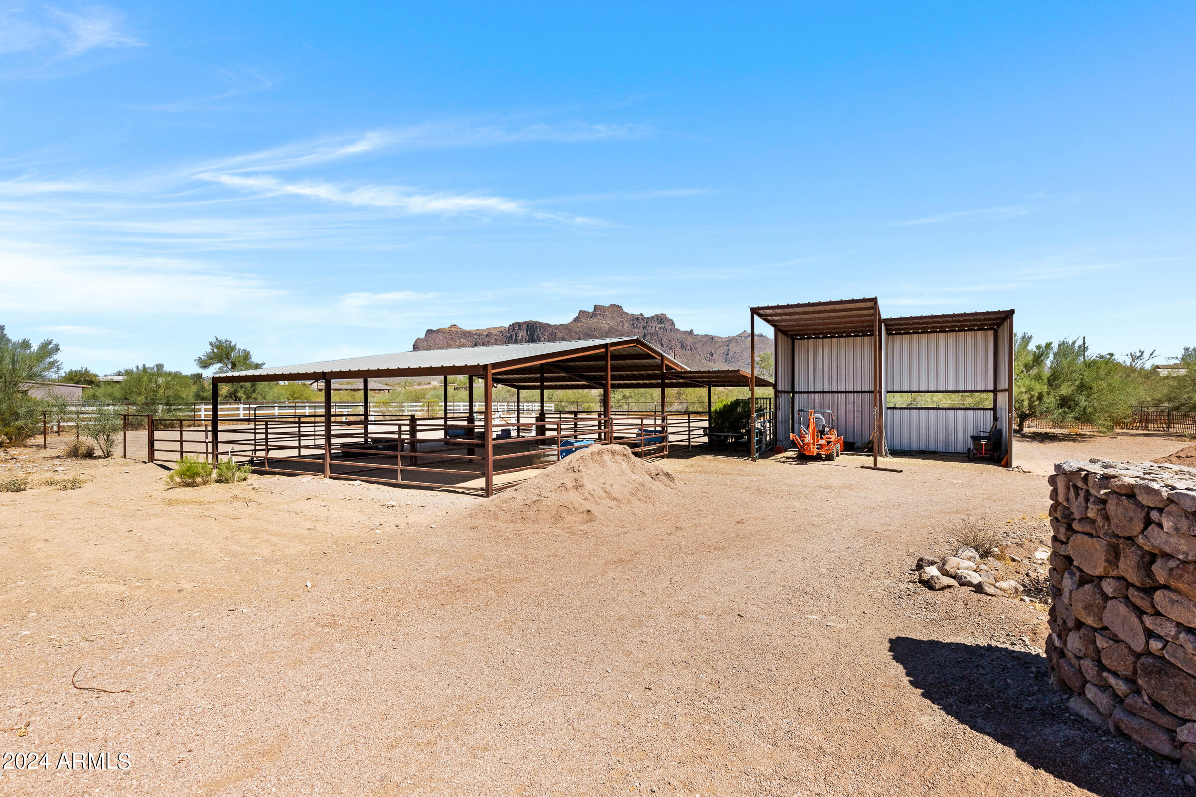 77 South Arroya Road Apache Junction, AZ 85119 - Photo 5 of 81 77 S Arroya Rd-49