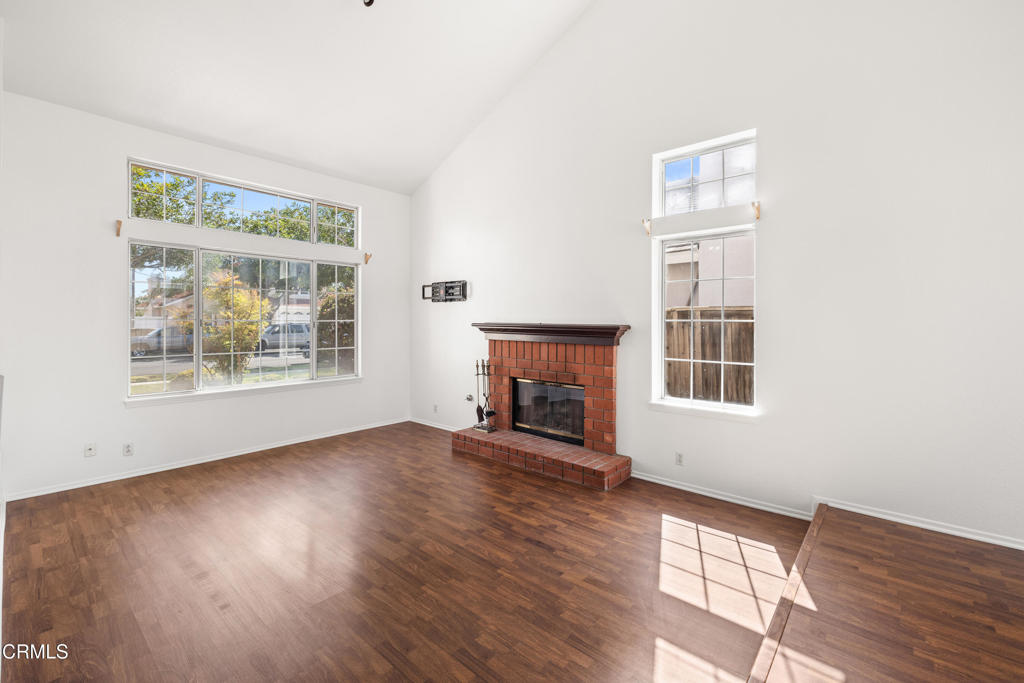 1731 Oneida Place Oxnard, CA 93030 - Photo 4 of 29