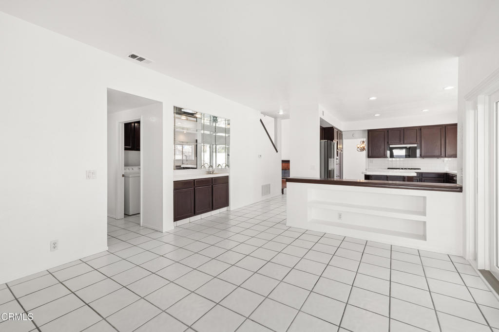 1731 Oneida Place Oxnard, CA 93030 - Photo 8 of 29