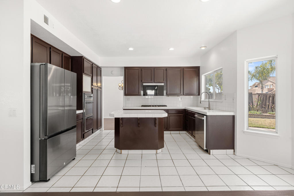 1731 Oneida Place Oxnard, CA 93030 - Photo 9 of 29