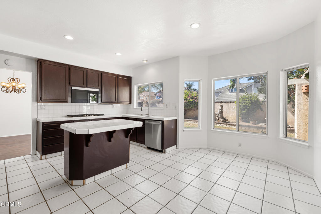1731 Oneida Place Oxnard, CA 93030 - Photo 10 of 29