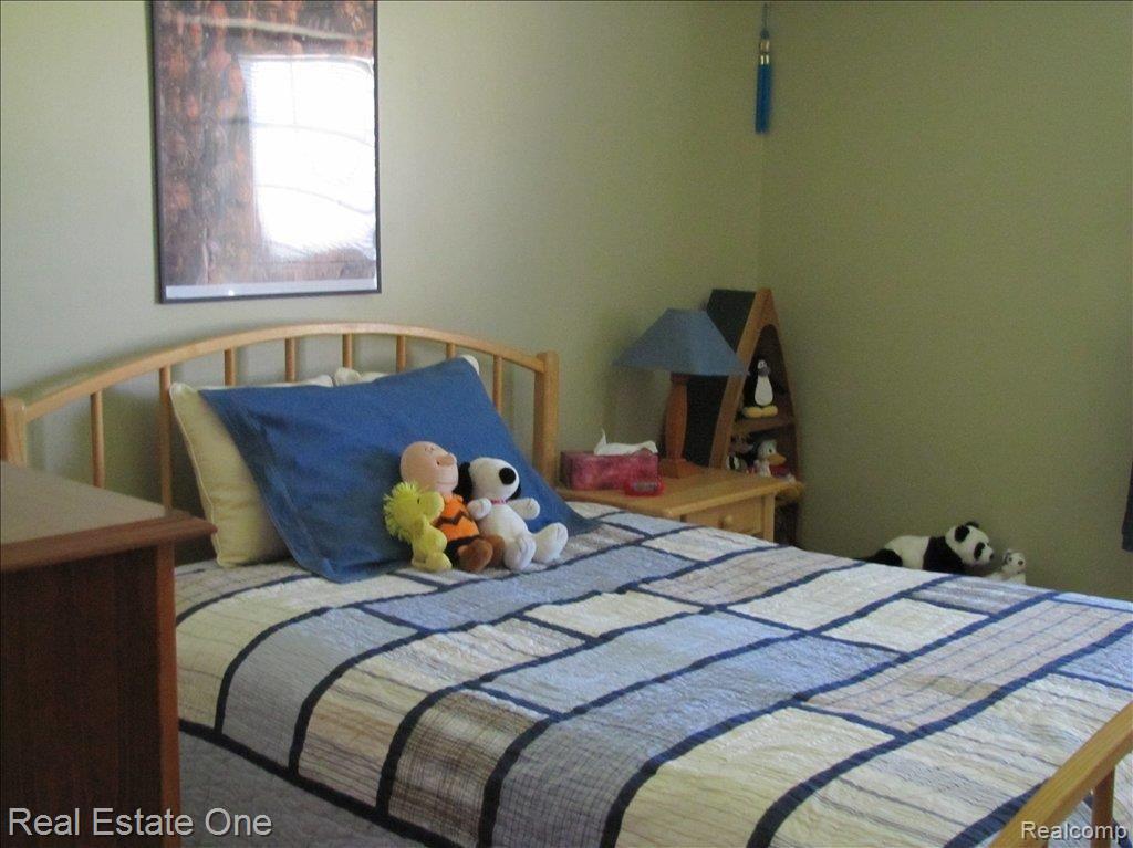 9650 Ridge Top Trail Clarkston, MI 48348 - Photo 14 of 24 Bedroom 1