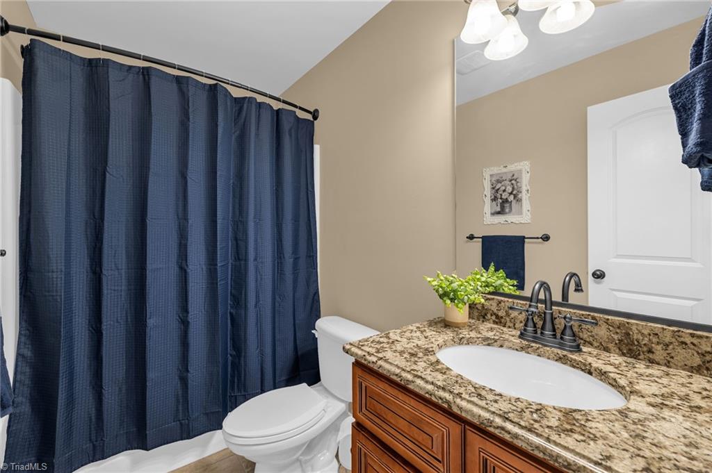 132 Clubmoss Way Clemmons, NC 27012 - Photo 24 of 34 2nd floor bath