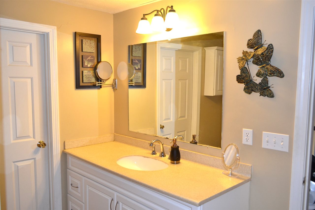 12 Coteville Road Londonderry, NH 03053 - Photo 16 of 19