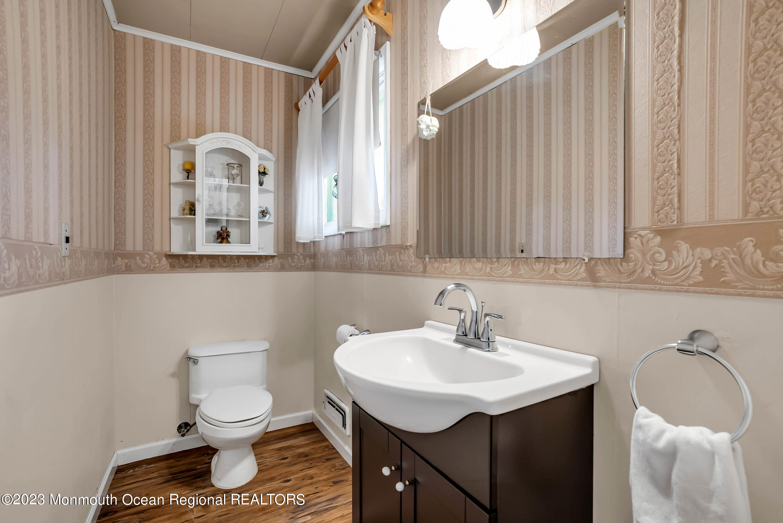 250 Cliftwood Road Oakhurst, NJ 07755 - Photo 6 of 40 33