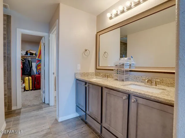 a en suite bathroom with a sink and a mirror
