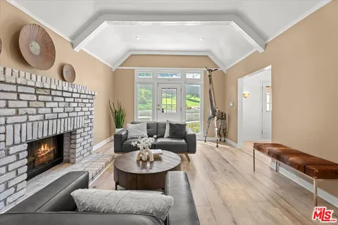 $1,899,000 | 14440 Valley Vista Boulevard, Sherman Oaks, CA 91423