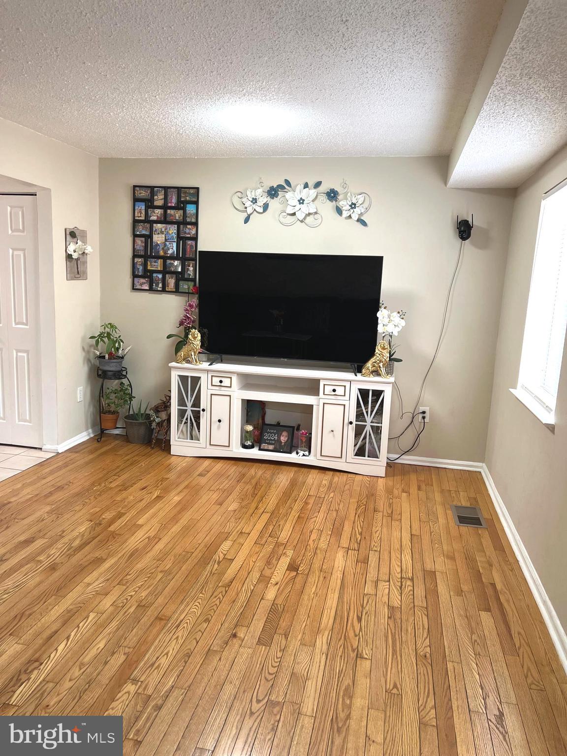 1132 West Side Drive, Unit 32B Gaithersburg, MD 20878 - Photo 11 of 51 an outdoor space with furniture and flat screen tv