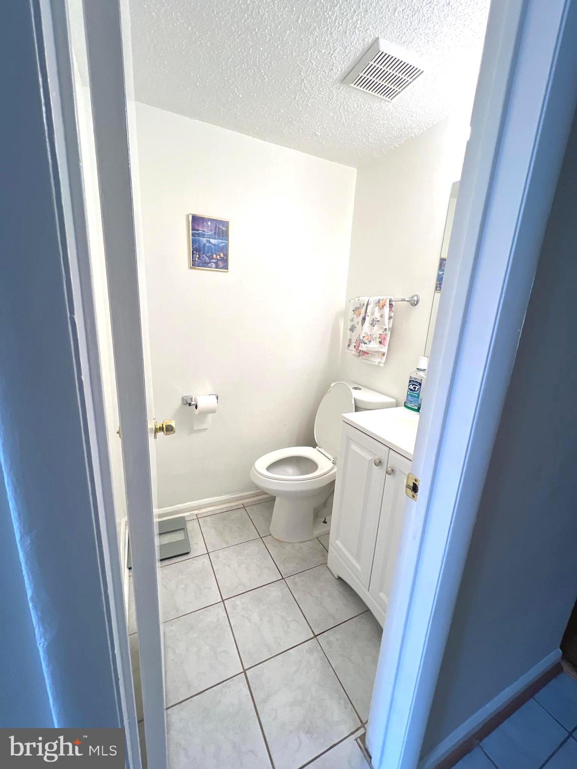 1132 West Side Drive, Unit 32B Gaithersburg, MD 20878 - Photo 22 of 51 a bathroom with a sink and a toilet