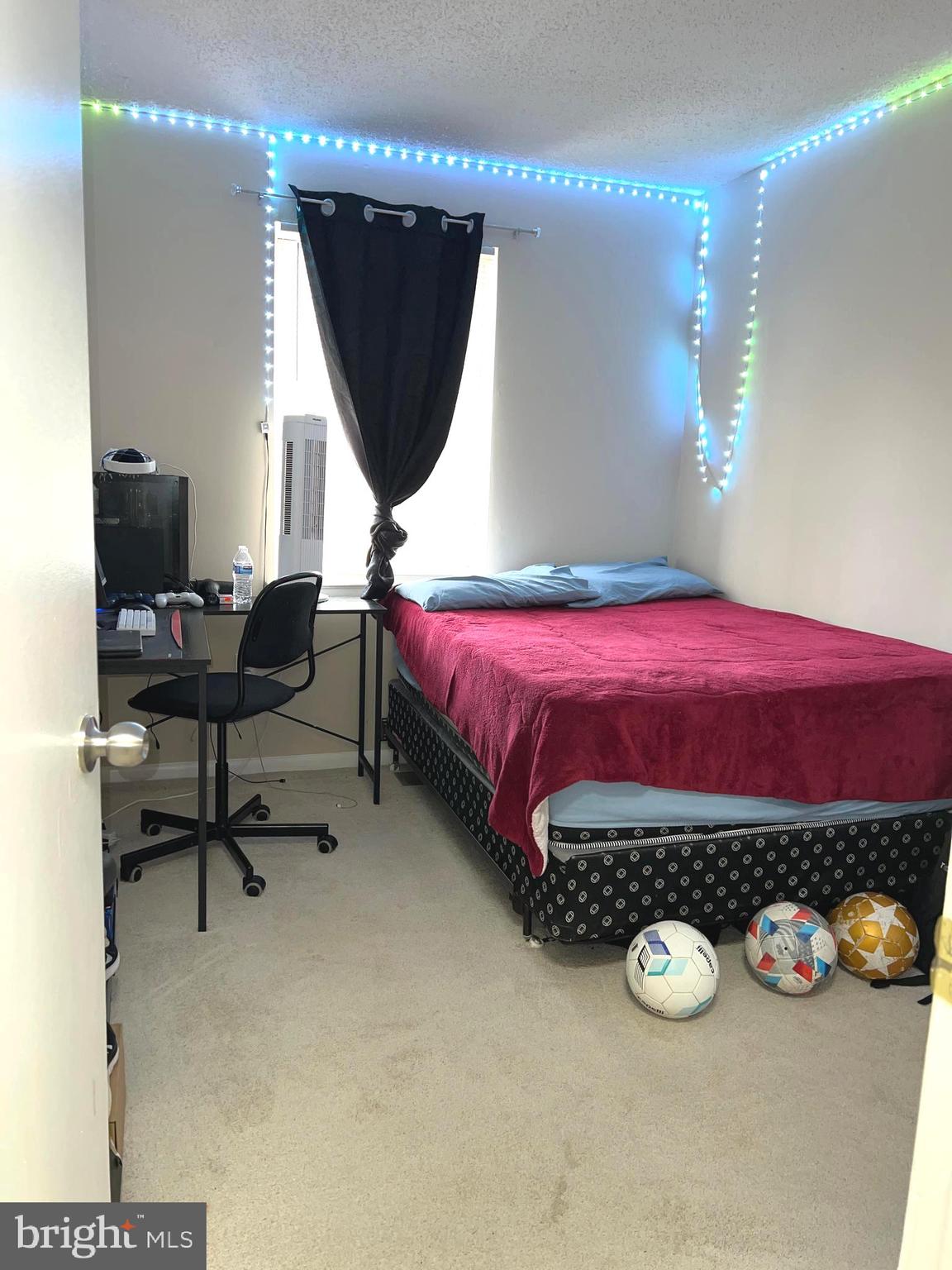 1132 West Side Drive, Unit 32B Gaithersburg, MD 20878 - Photo 33 of 51 a bed room with a bed and a chair