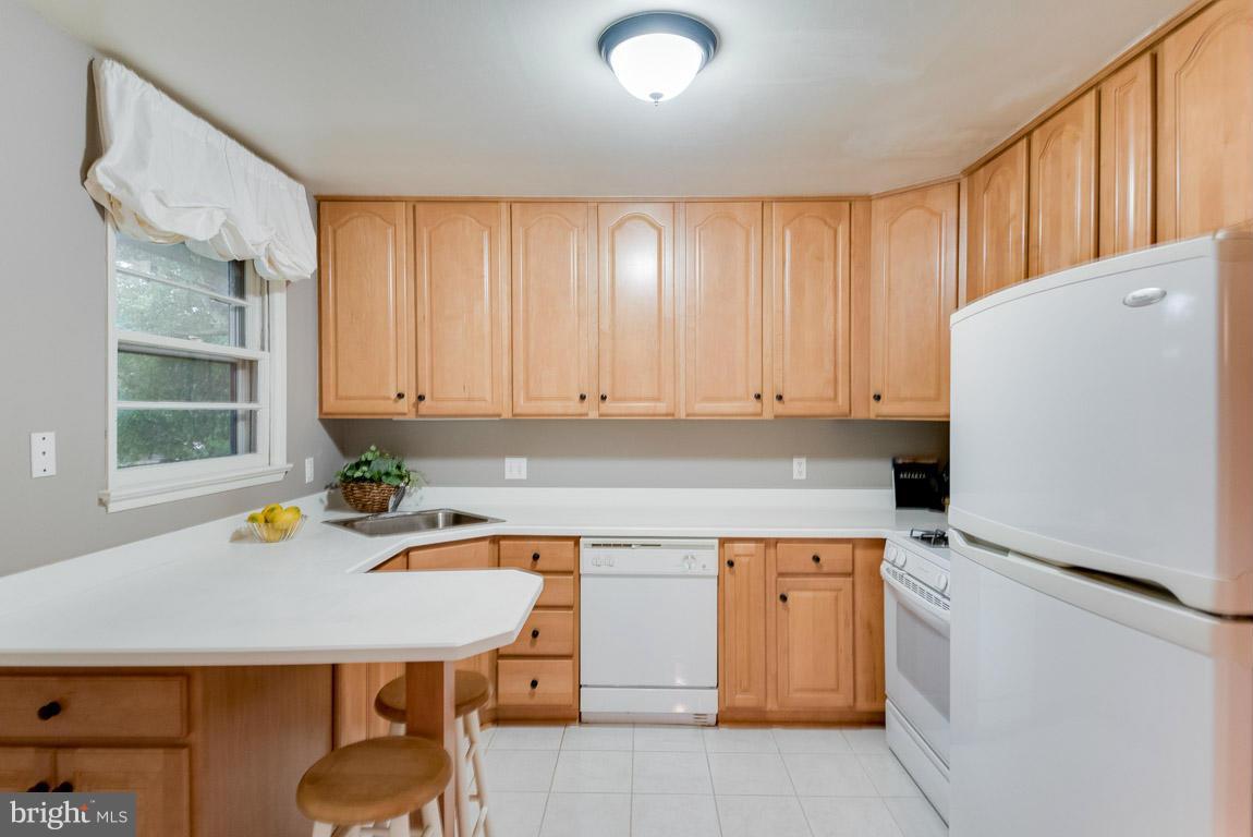 7509 Inzer Street Springfield, VA 22151 - Photo 6 of 30 Kitchen