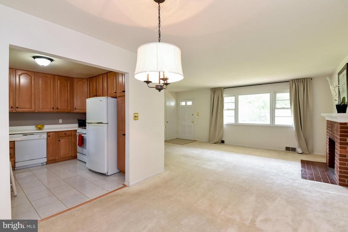 7509 Inzer Street Springfield, VA 22151 - Photo 8 of 30 Interior (General)