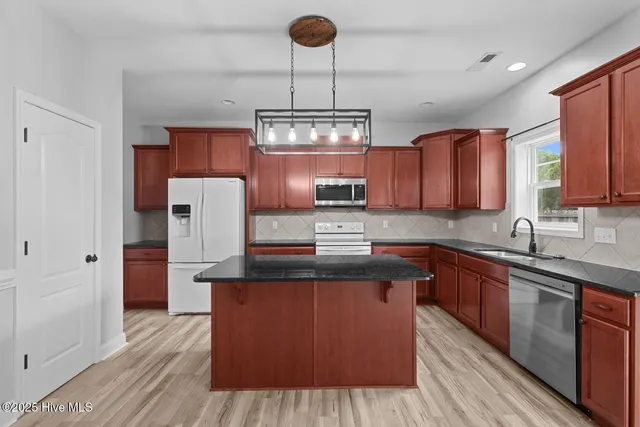 $2,100 | 302 First Post Road, Jacksonville, NC 28546