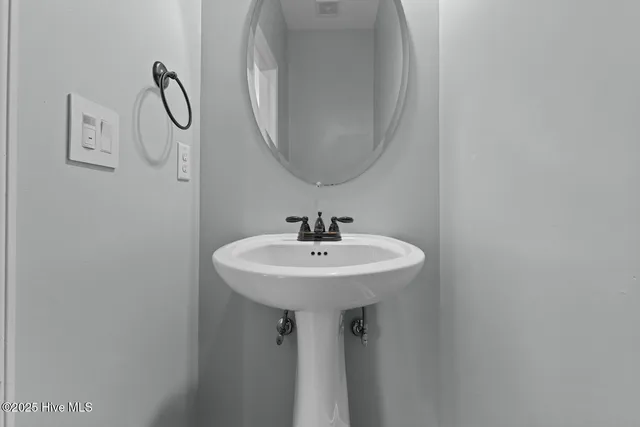 $2,100 | 302 First Post Road, Jacksonville, NC 28546