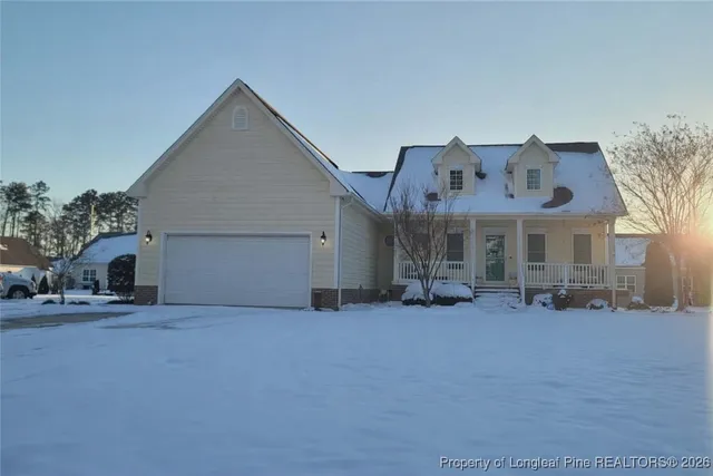 a view of a house with a yard and garage
