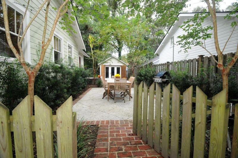 308 Center Street Mount Pleasant, SC 29464 - Photo 21 of 29 Side Courtyard