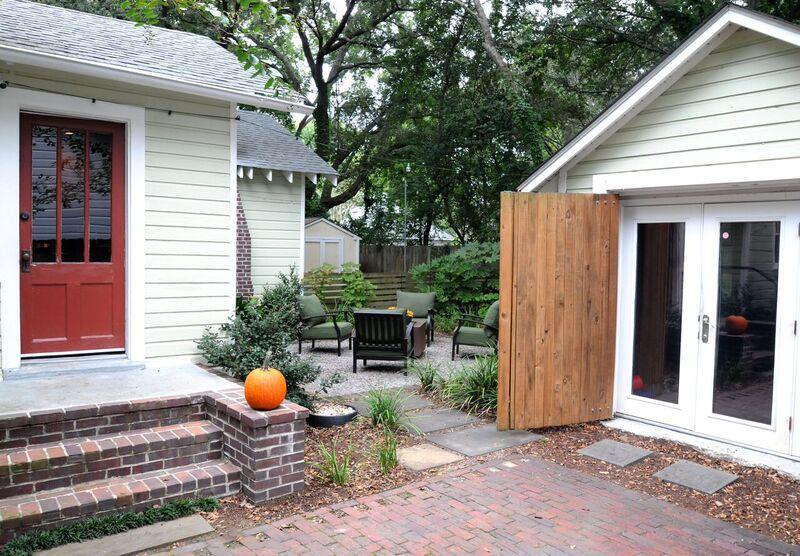 308 Center Street Mount Pleasant, SC 29464 - Photo 23 of 29 Side Courtyard