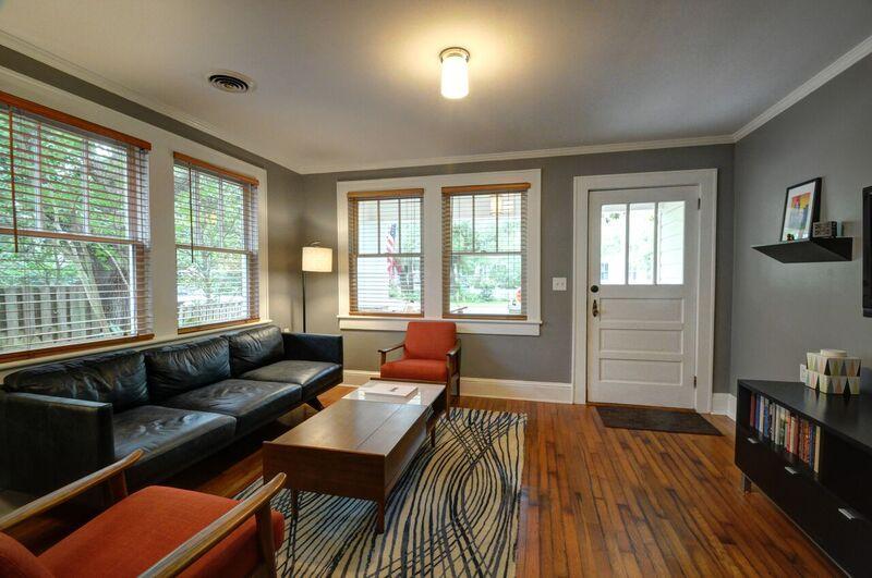 308 Center Street Mount Pleasant, SC 29464 - Photo 4 of 29 Living room