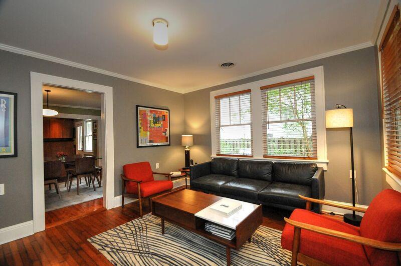 308 Center Street Mount Pleasant, SC 29464 - Photo 5 of 29 Living room