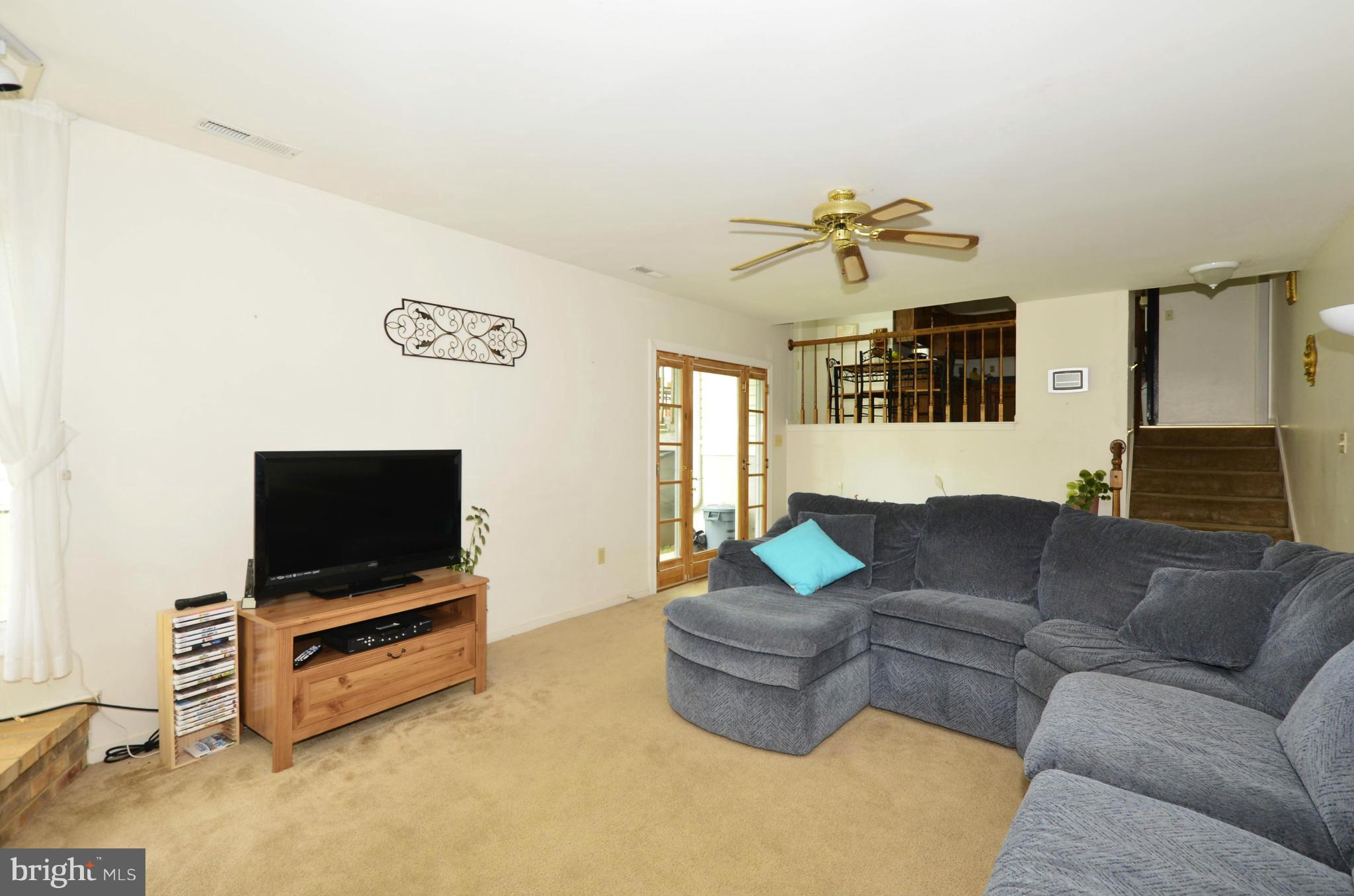 4133 Beachwood Road Baltimore, MD 21222 - Photo 3 of 30 Family Room