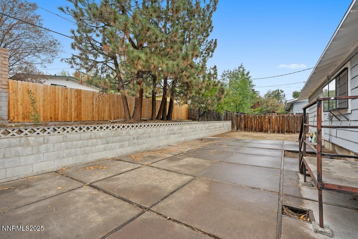 1421 Surf Way Reno, NV 89503 - Photo 30 of 30 a view of wooden fence