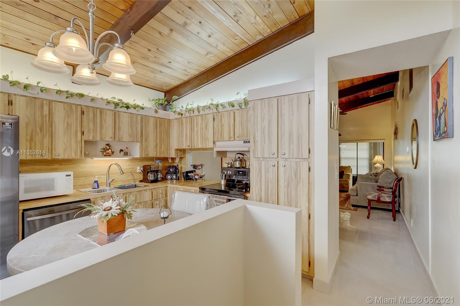 129 Gate Road, Unit 365 Hollywood, FL 33024 - Photo 5 of 71 Gallery Image 5
