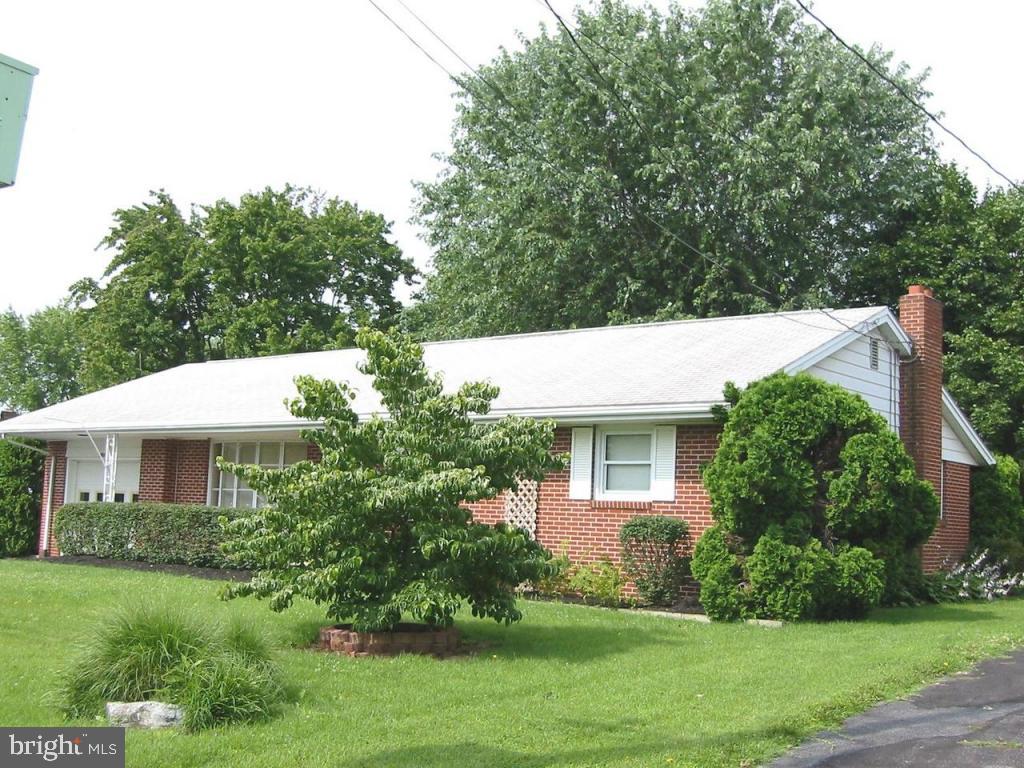 904 Pleasantview Road Ephrata, PA 17522 - Photo 2 of 5