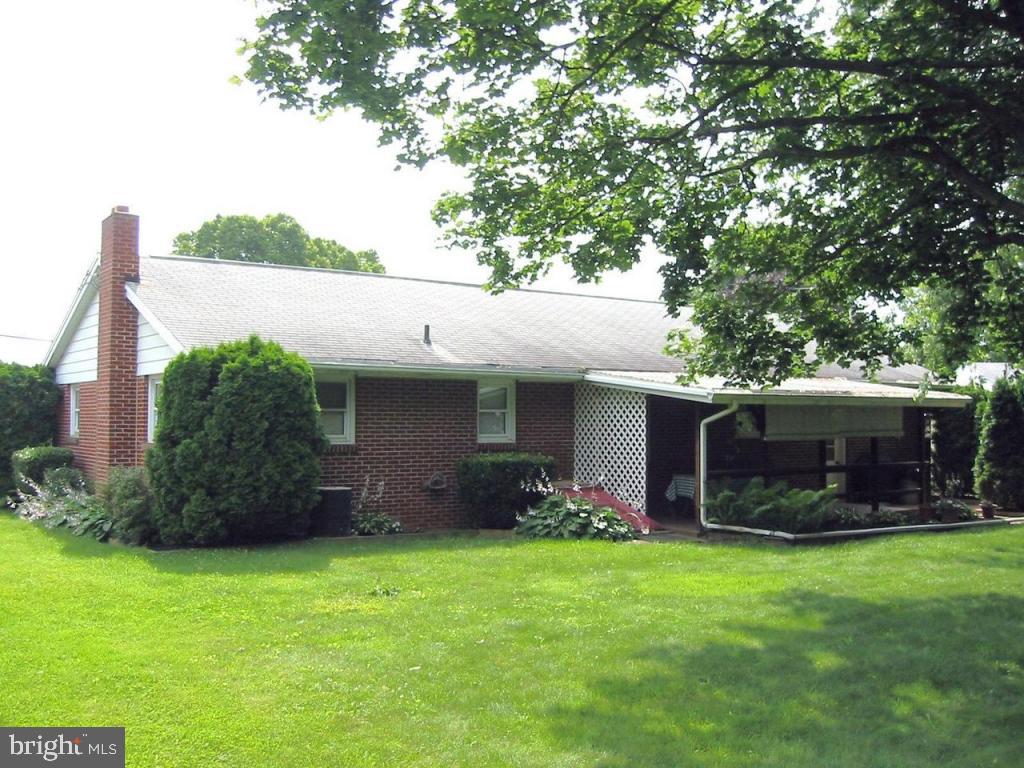 904 Pleasantview Road Ephrata, PA 17522 - Photo 3 of 5