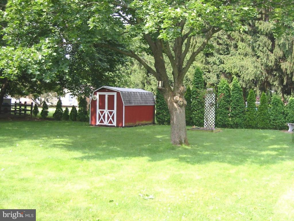 904 Pleasantview Road Ephrata, PA 17522 - Photo 5 of 5