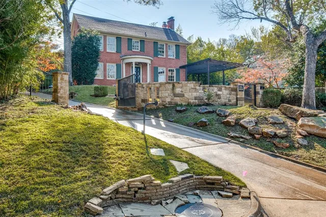a view of a house with swimming pool