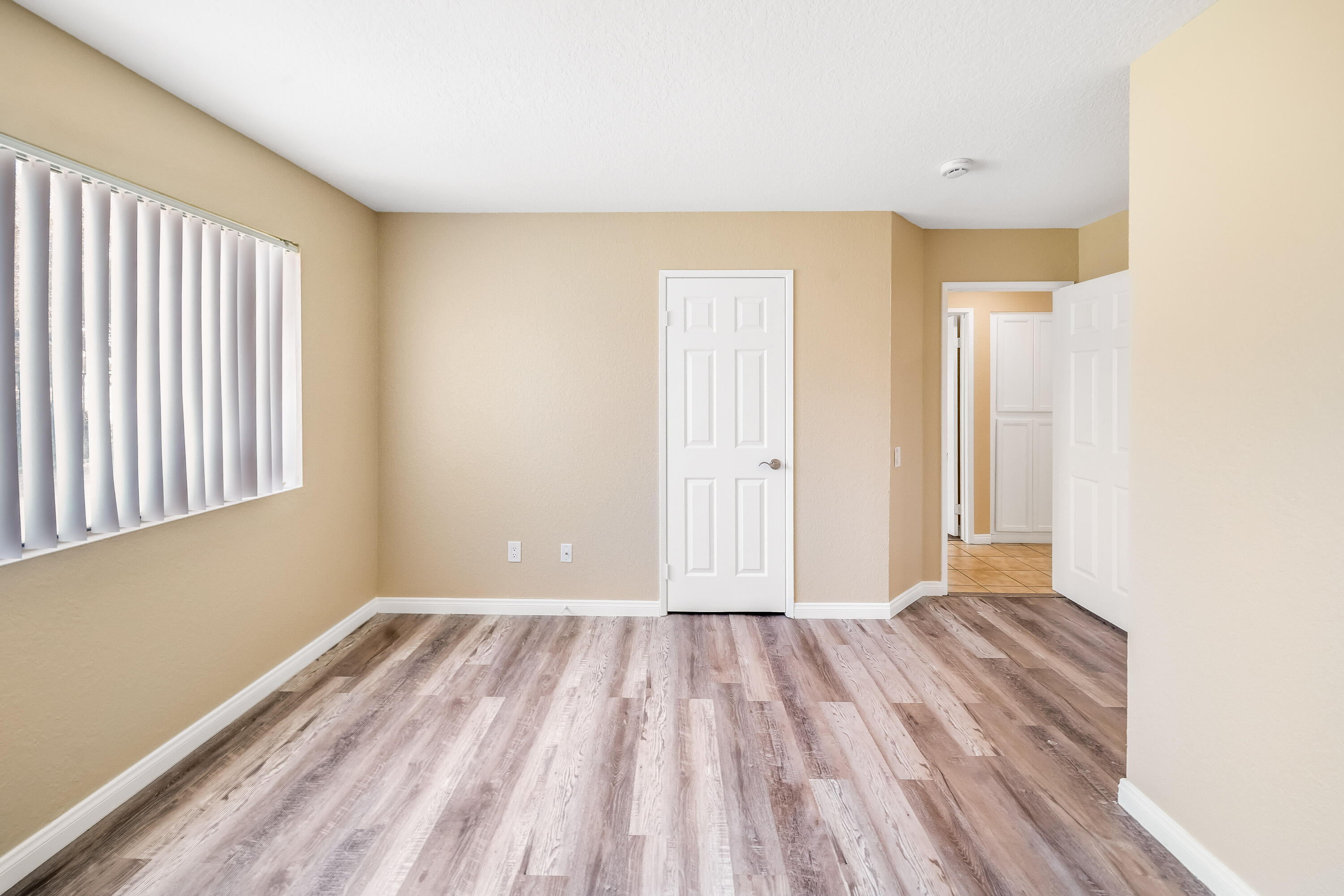 78650 Ave 42, Unit 1407 Bermuda Dunes, CA 92203 - Photo 11 of 20 a view of a room with wooden floor and a window