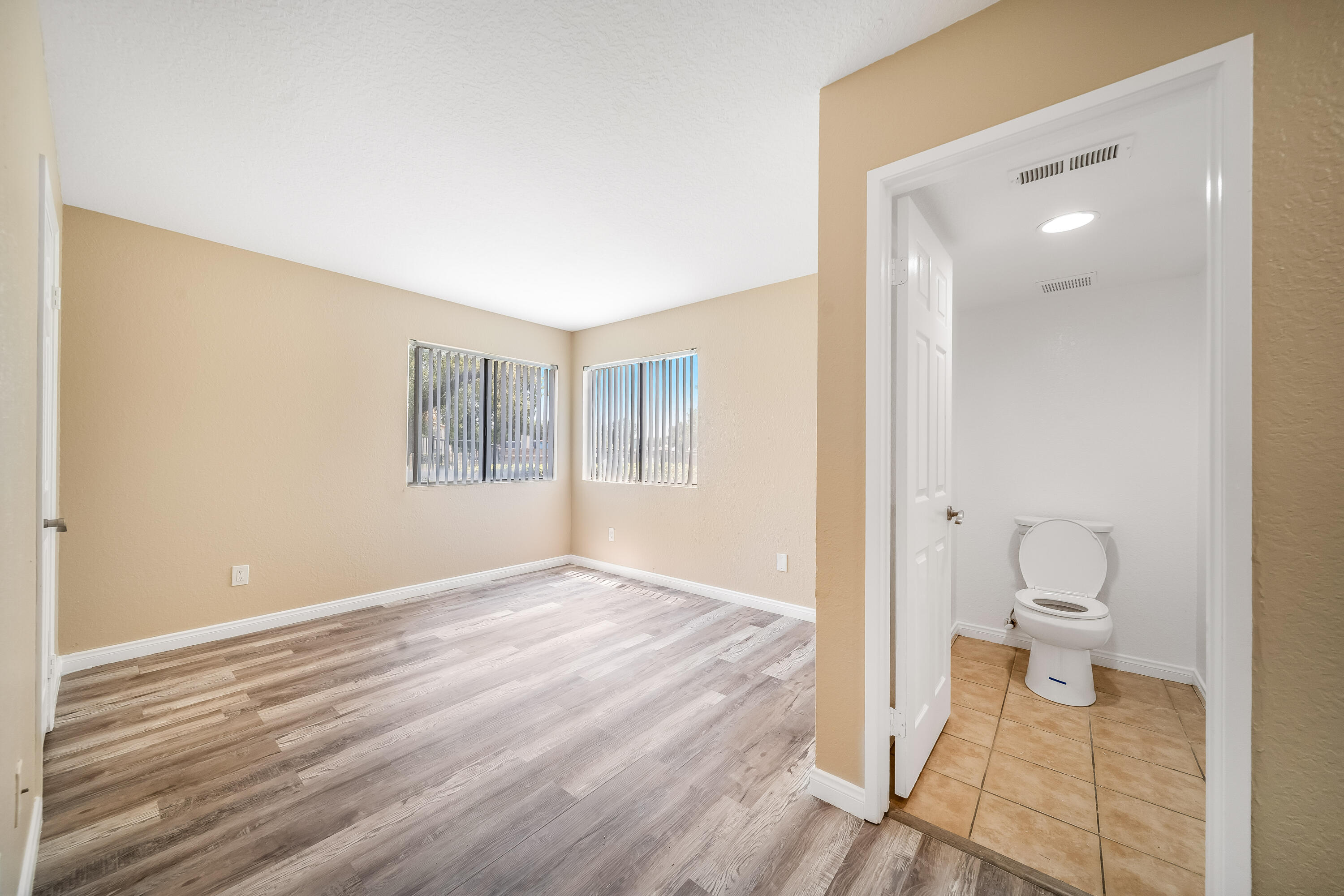 78650 Ave 42, Unit 1407 Bermuda Dunes, CA 92203 - Photo 17 of 20 a bathroom with a toilet