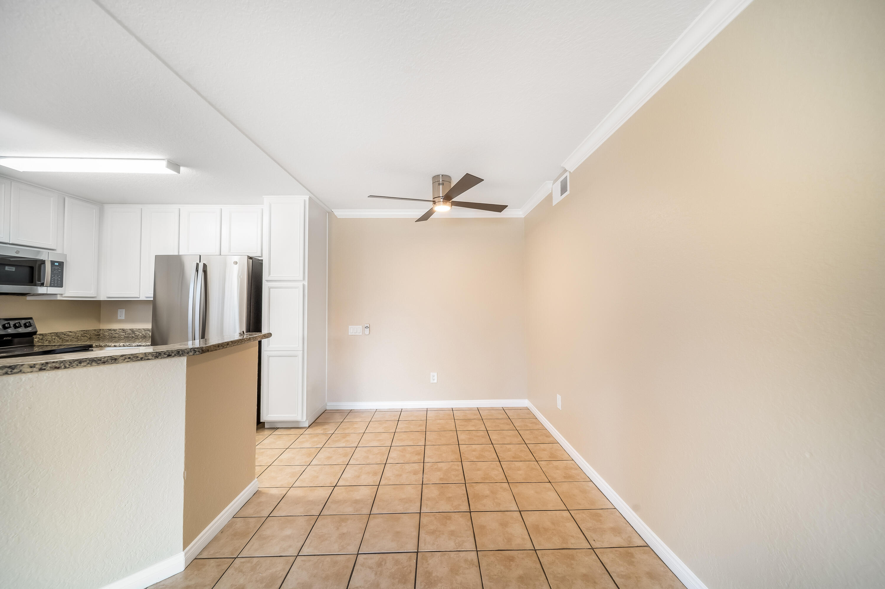 78650 Ave 42, Unit 1407 Bermuda Dunes, CA 92203 - Photo 9 of 20 a view of a kitchen with a sink