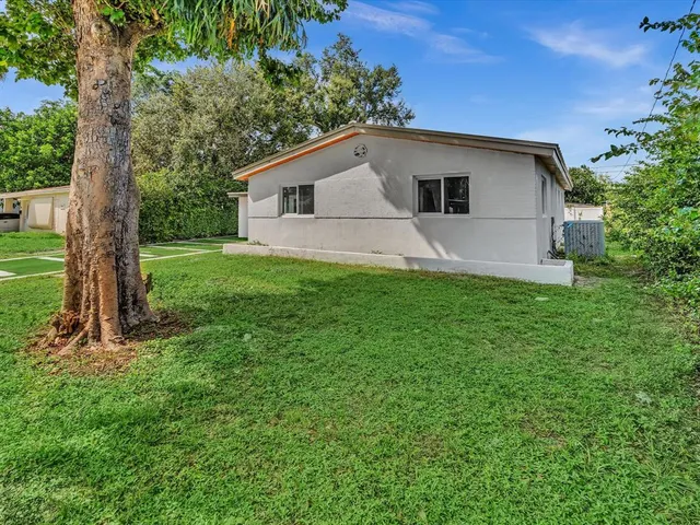 front view of house with a yard