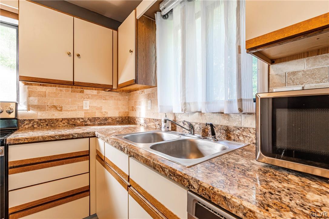 1460 Clover Road Long Pond, PA 18334 - Photo 8 of 25 a kitchen with stainless steel appliances granite countertop a sink and a microwave