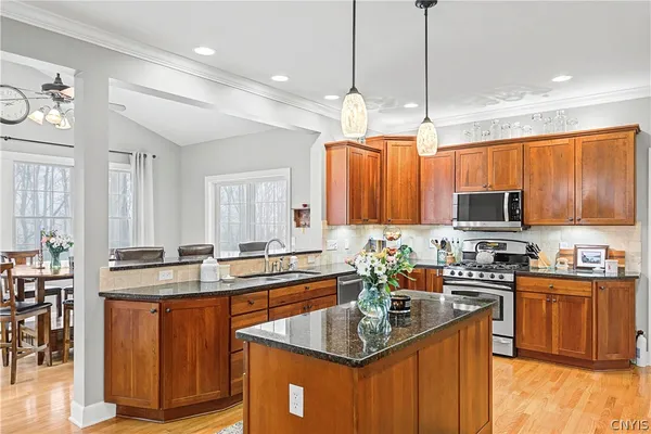 $995,000 | 7 Calemad Drive, Auburn, NY 13021