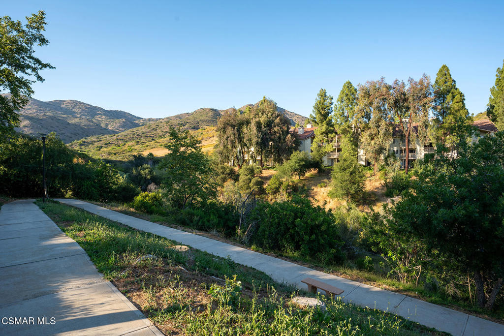 697 Sutton Crest Trail, Unit TL210 Oak Park, CA 91377 - Photo 35 of 37