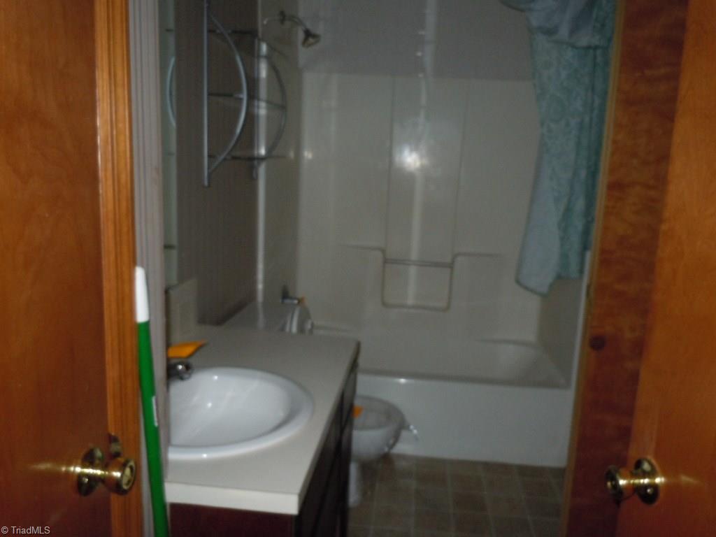 1702 Beaucrest Avenue High Point, NC 27265 - Photo 4 of 13 Gallery Image 4