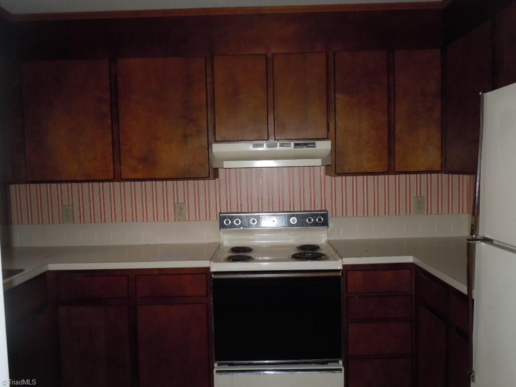 1702 Beaucrest Avenue High Point, NC 27265 - Photo 6 of 13 Gallery Image 6
