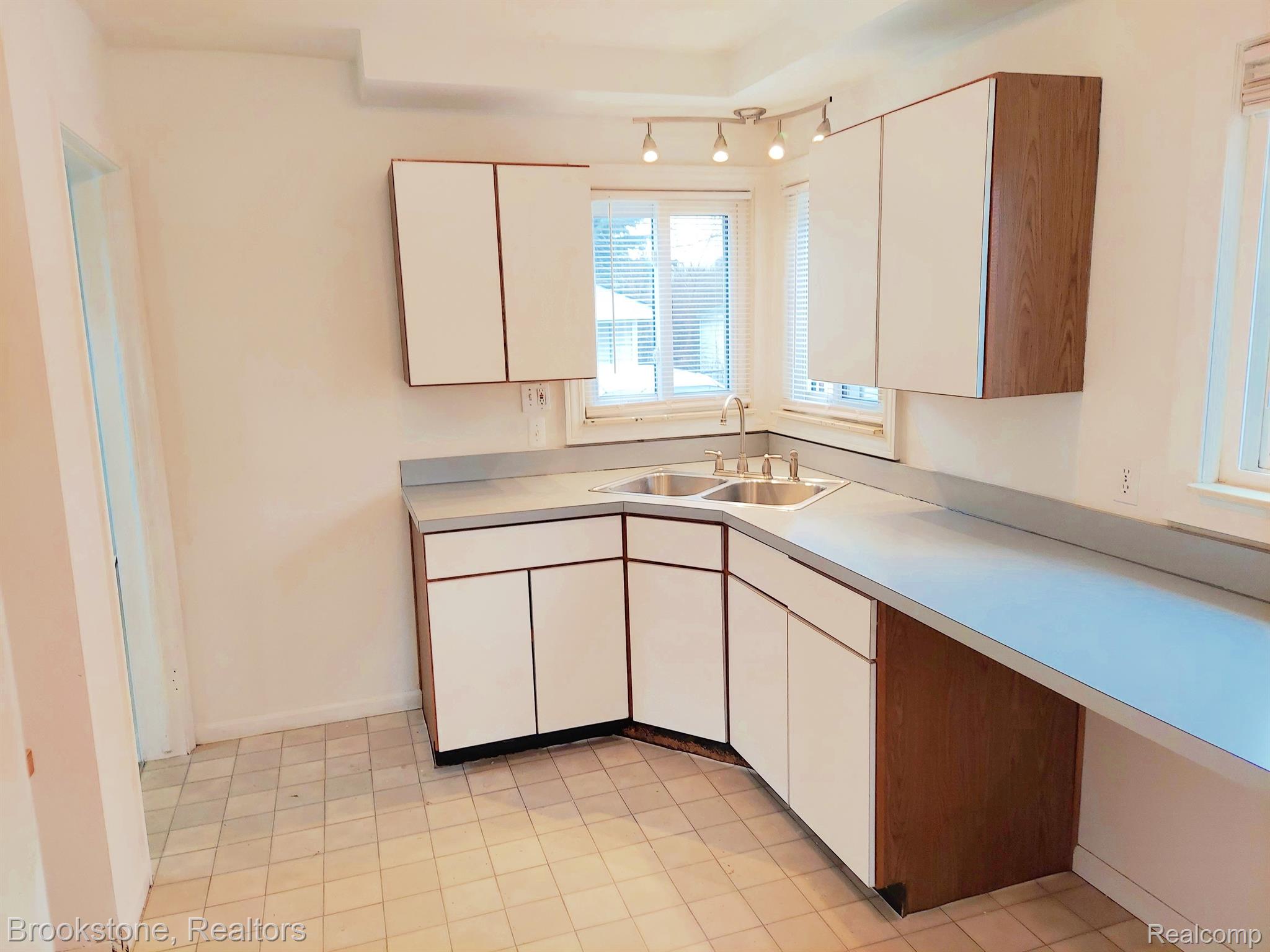 18250 Stephens Road Eastpointe, MI 48021 - Photo 17 of 67 Gallery Image 17