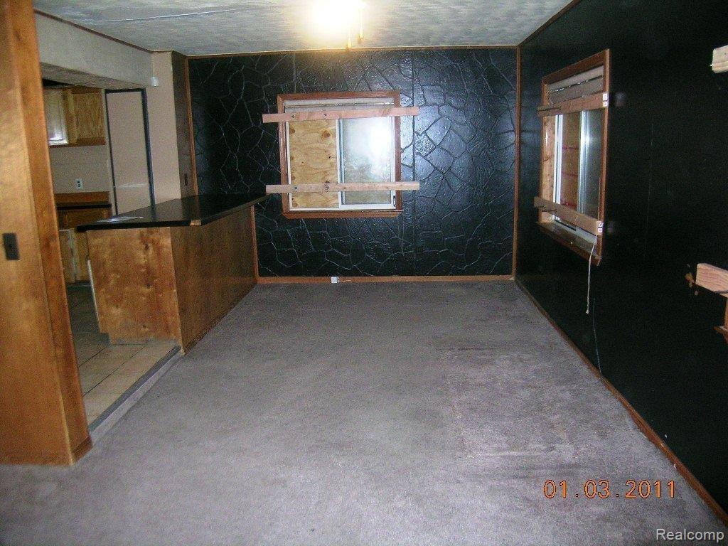 14047 Greenview Road Detroit, MI 48223 - Photo 3 of 12 DSCN0521