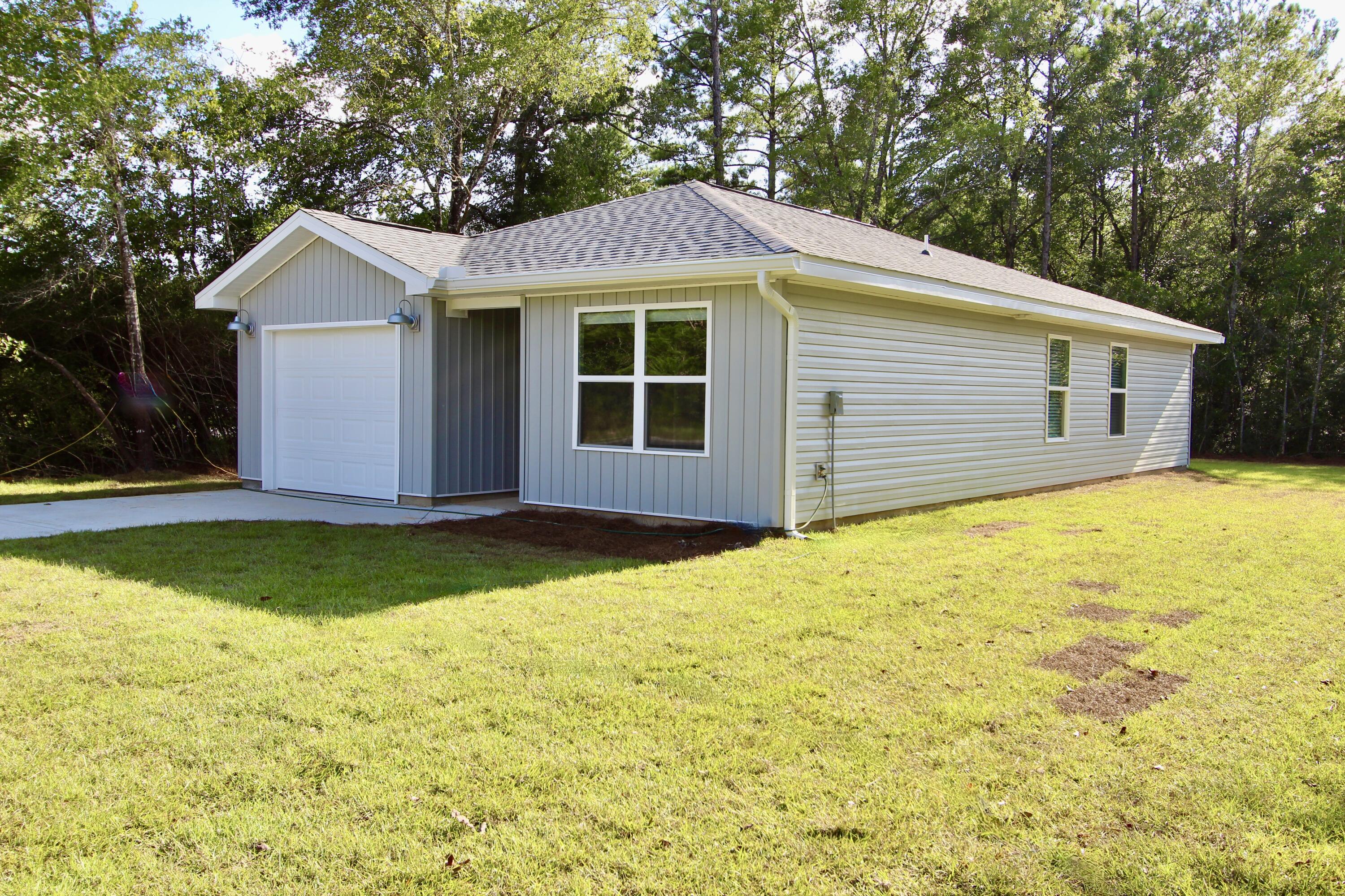 4633 Falcon Way Crestview, FL 32539 - Photo 4 of 32 951E6F09-BA7C-4F31-A0E4-E4796355804C_1_2