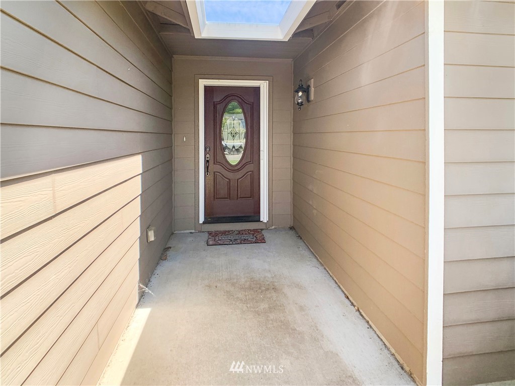 115 Crown Point Road Longview, WA 98632 - Photo 2 of 22 Gallery Image 2