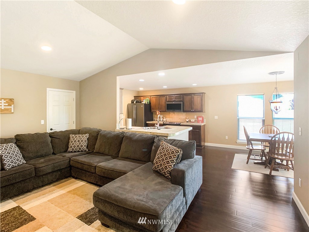 115 Crown Point Road Longview, WA 98632 - Photo 3 of 22 Gallery Image 3