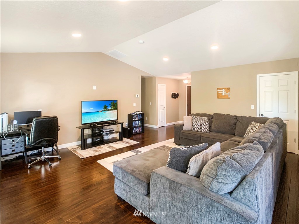 115 Crown Point Road Longview, WA 98632 - Photo 4 of 22 Gallery Image 4
